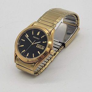 MENS SEIKO GOLD WATCH. BLACK FACE WITH DATE.